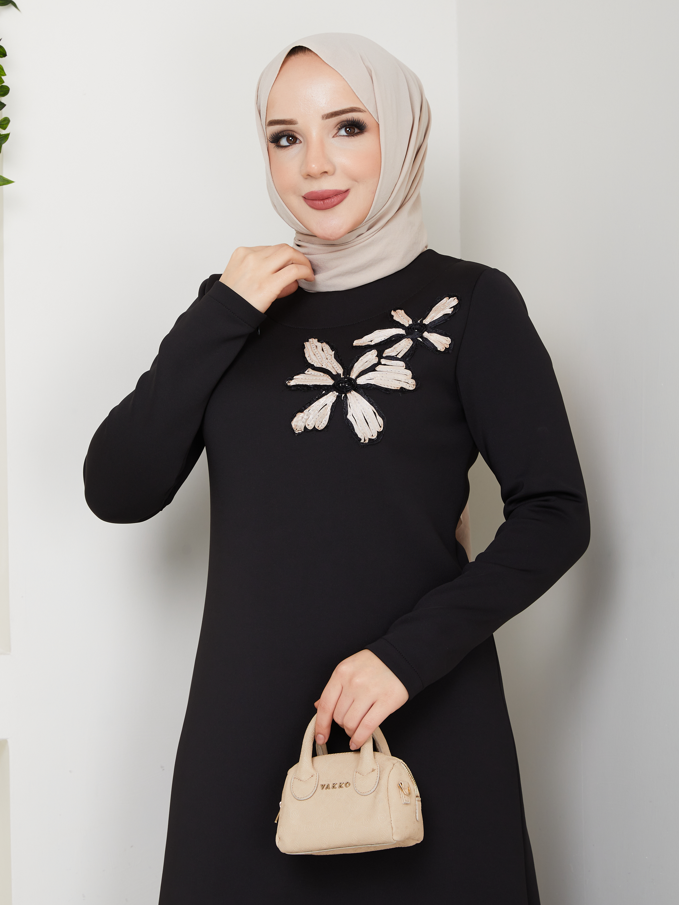ÇİÇEK DETAYLI ELBİSE